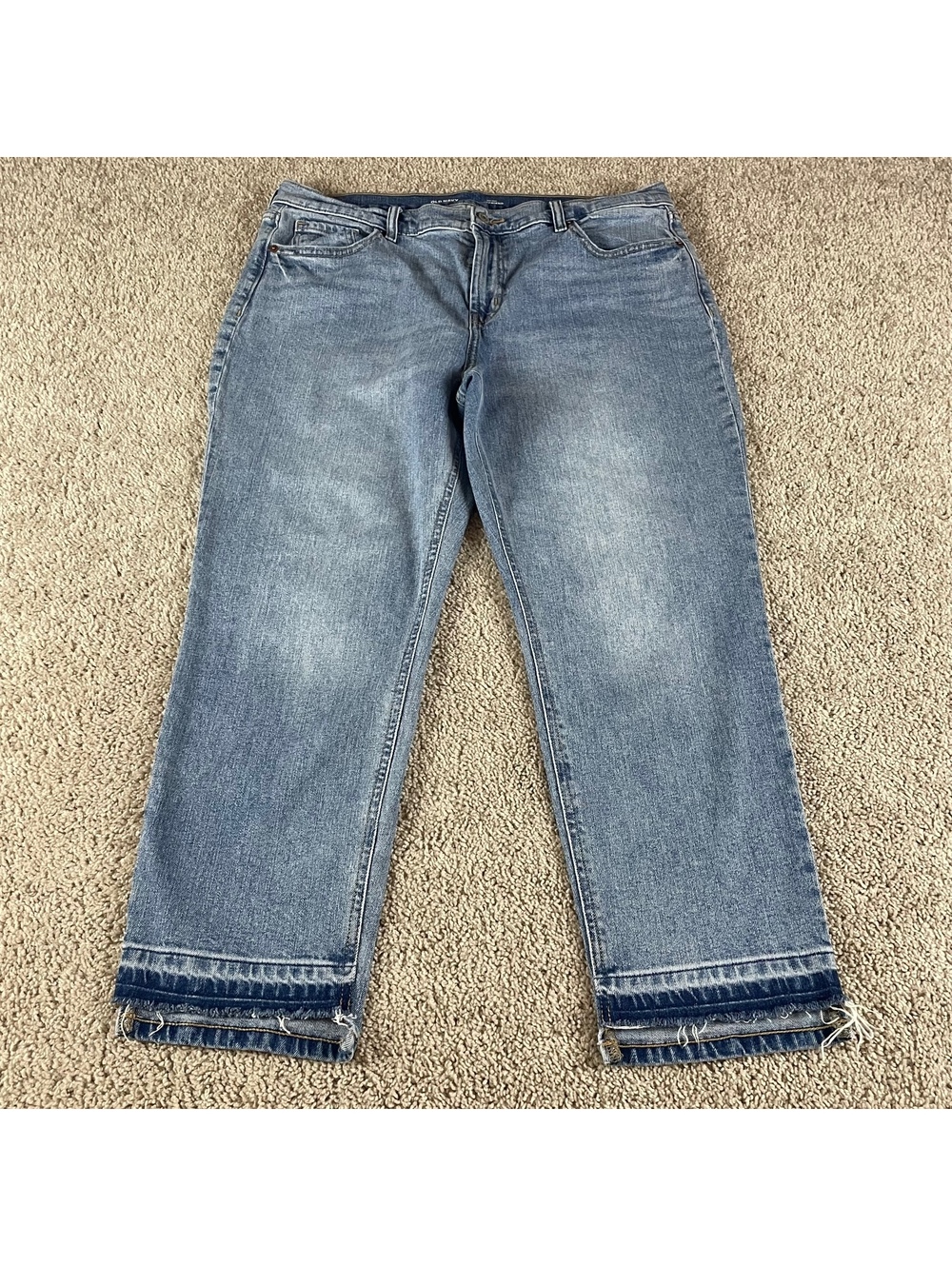 Old Navy Boyfriend Jeans Size 12 34x25.5 Mid Rise medium Wash Crop Raw Cuff 149